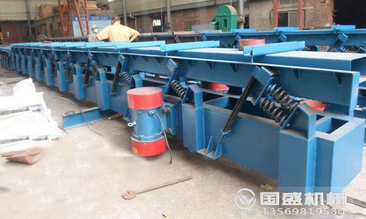 長距離振動(dòng)輸送機(jī) 長距離振動(dòng)輸送機(jī)