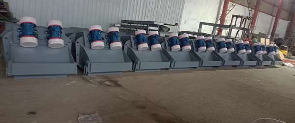 振動(dòng)給料機(jī)光震動(dòng)不下料 振動(dòng)給料機(jī)光震動(dòng)不下料