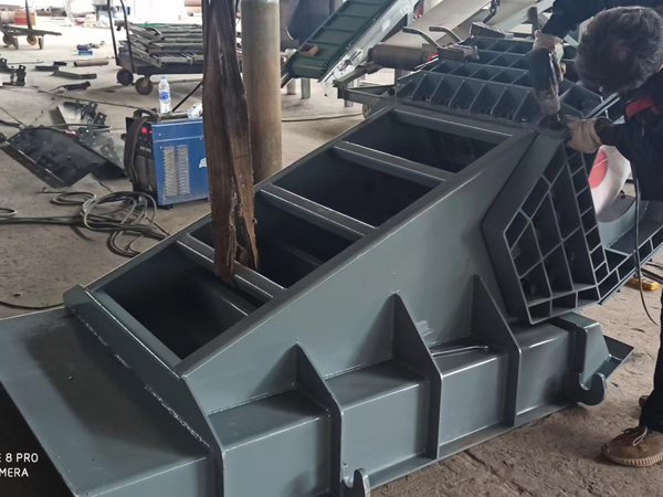 振動連續(xù)出礦機(jī)