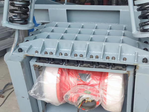 振動出礦機(jī)